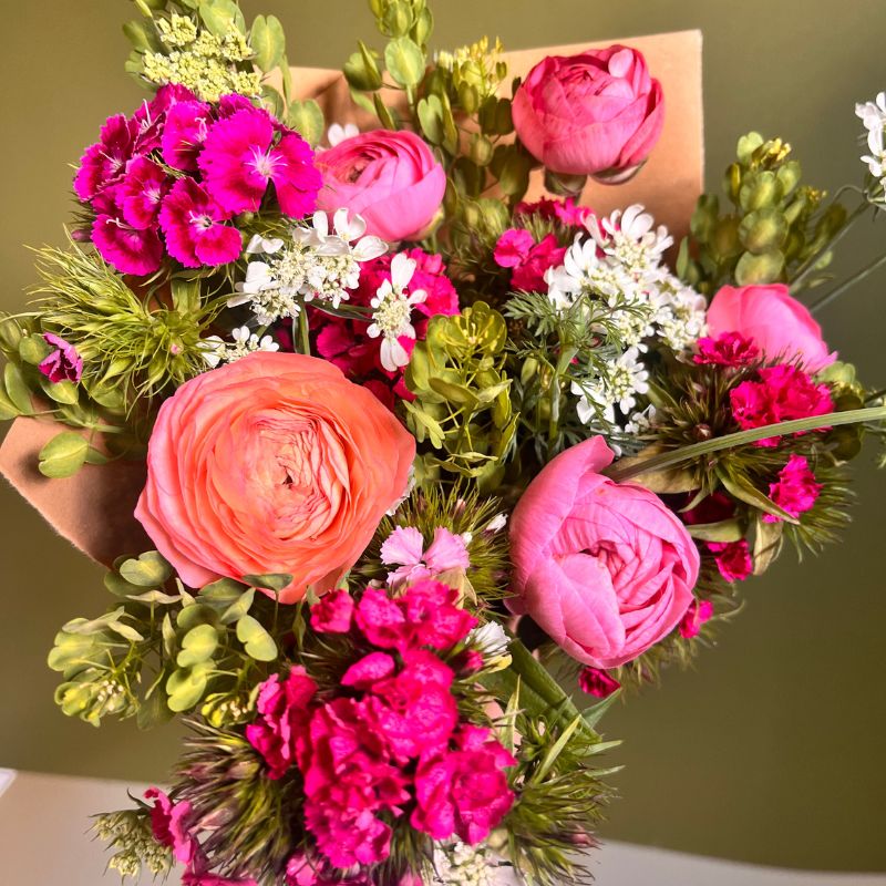 Peach and pink flowers in a bouquet